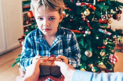 10 Worst Christmas Gifts You Should Never Give to Your Coworkers