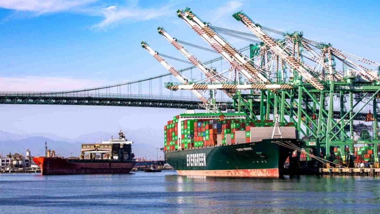 94 ships waiting at LA/LB ports, dwell fee delayed again; freight rates steady