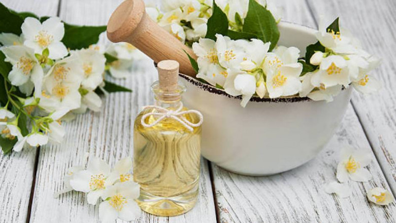 What Are the Benefits of Night Blooming Jasmine Essential Oil?