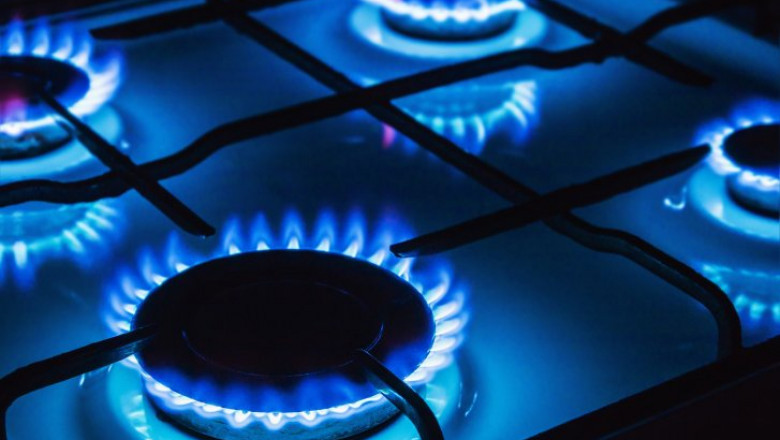 It is a flammable hydrocarbon gas that is used as a fuel for vehicles, heating, and cooking