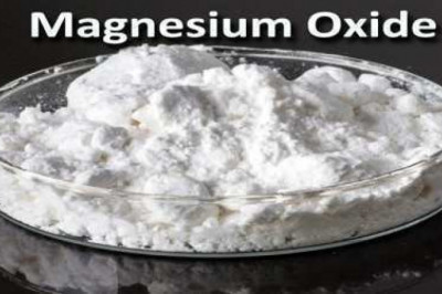 Nanoparticles of magnesium oxide are used as a dehydrating agent in adhesives