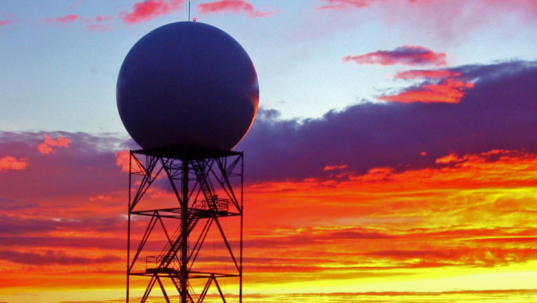Weather Radar Determine and Predict Various Parameters of Weather for Kiters, Surfers, Paragliders, Pilots, Sailors and Anyone Else