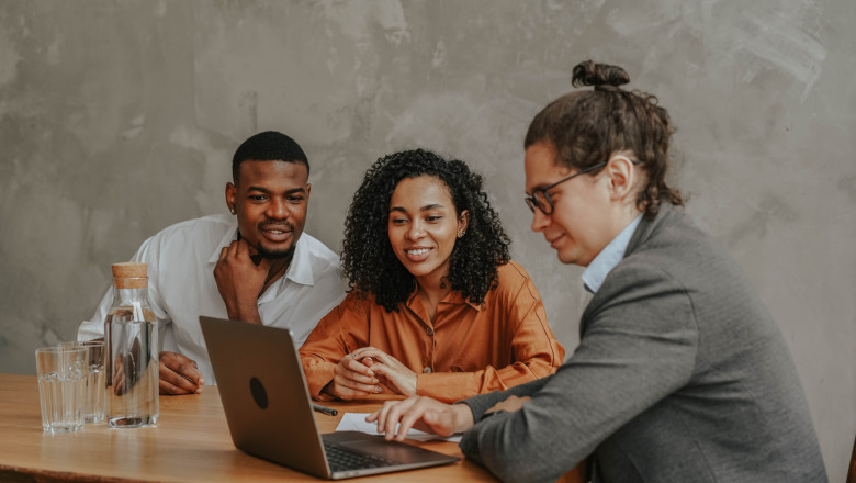 Here's What Industry Insiders Say About Freelance Visa And Payroll Firms