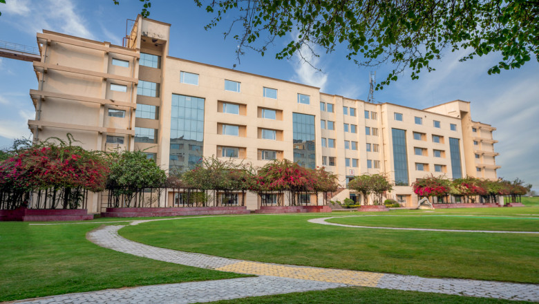 Pursue Bachelor of Commerce bcom from KR Mangalam University
