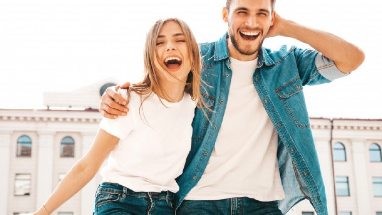 How Can an Adult Meet Site Help Swingers Find Other Couples?