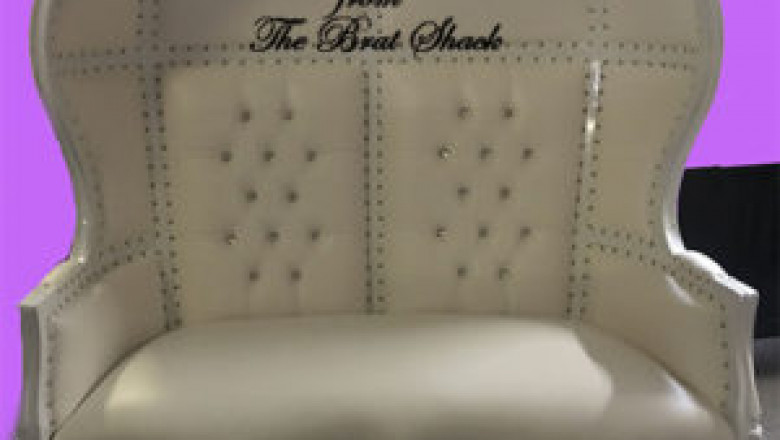 Obtain a classic and elegant appeal by opting for our throne chairs for rent