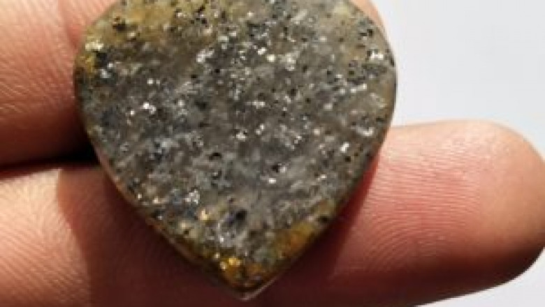 Buy the Heart Shaped Stone as Per Your Style Statement