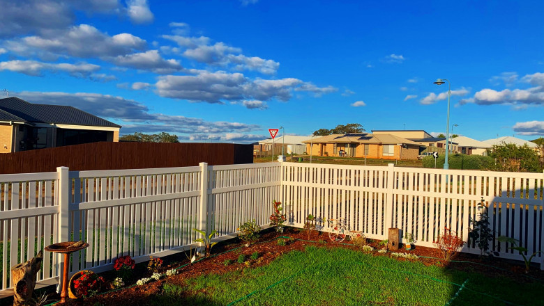 Secure And Beautify Your House With The Right Picket Fence