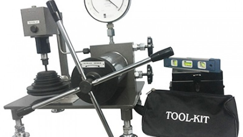 Buy Dead Weight Vacuum Gauge Tester at Best Price in India