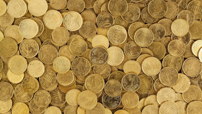 Why do people apply for payday loans?
