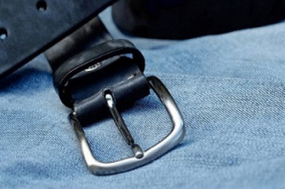 What kind of belt to wear with jeans