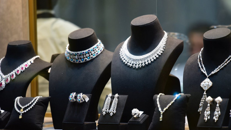 Costume Jewelry Is Type of Jewelry Made Of Artificial Elements and Can Be Paired With Several Outfits