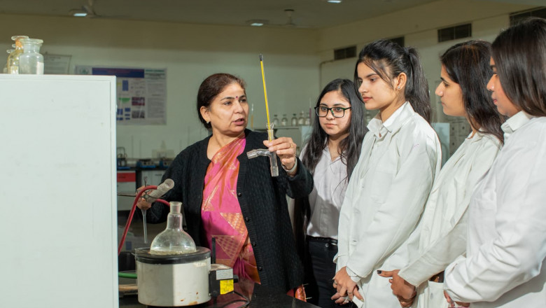 bsc physics honours by KR Mangalam University