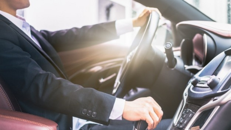 Are you looking for chauffeured airport transfers?