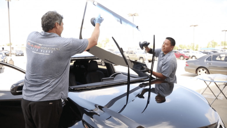 Auto glass replacement Tulsa OK- Why should you hire technicians for this job?