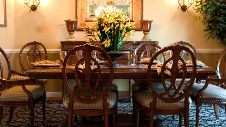 How to Choose a Dining Room Rug