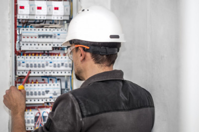 Things to Consider When You Hire an Electrician in Dubai