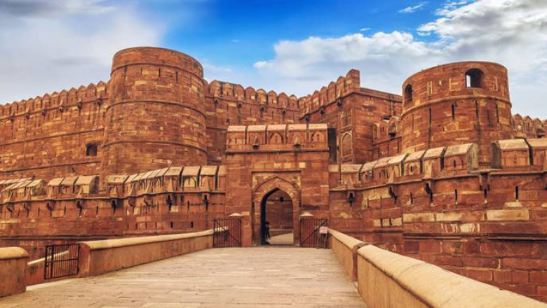 Some facts about Agra fort