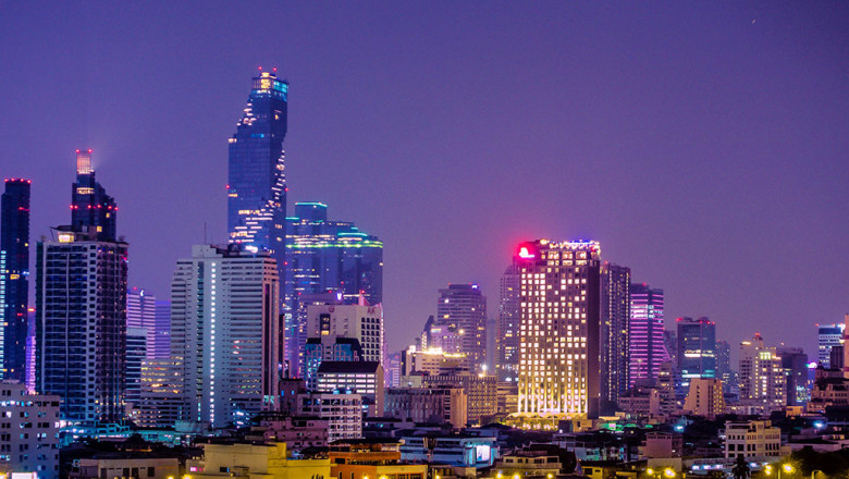 Benefits of Living Close to Commercial Area