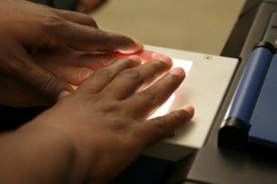 What is the difference between Live Scan and ink fingerprinting?