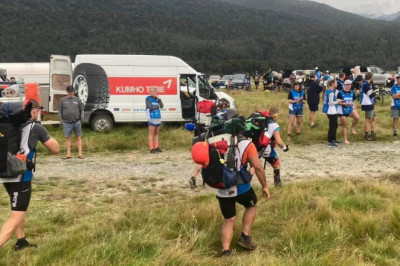 LIVING WILD - TALES OF A BUSH TRAPPER IN NEW ZEALAND: SAM THE TRAP MAN