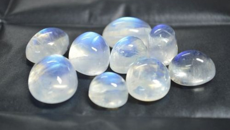 Who Should Use Moon Shaped Stones?