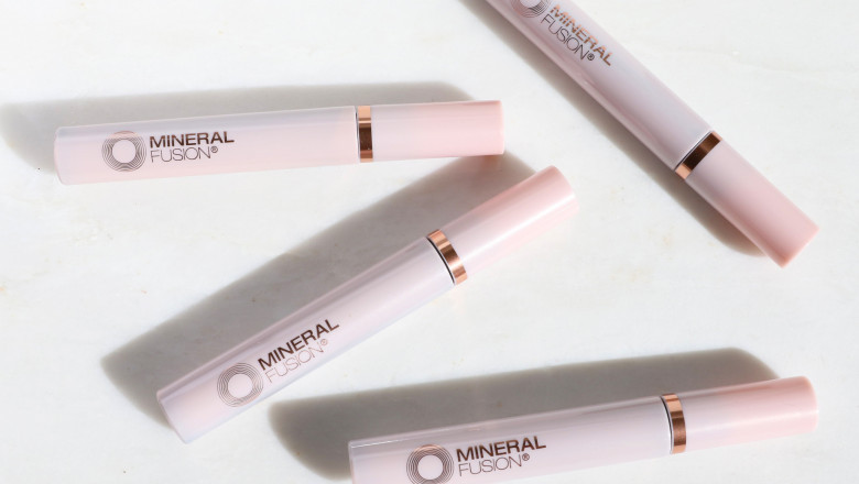Mineral Makeup Techniques for a Flawless Glamping Vacation