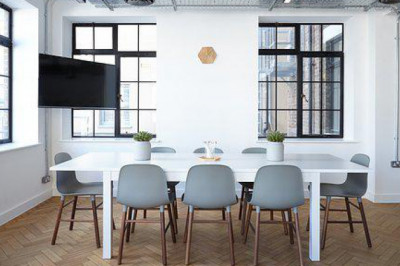 What are the Benefits of Getting Your Office Redesigned by an Interior Designer in Dubai?