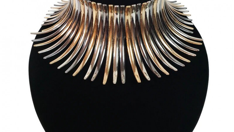 Top 3 Reasons Why Women Love Vintage Costume Jewelry