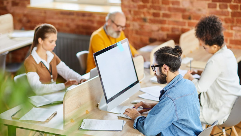 4 Reasons to Maintain a Business Website