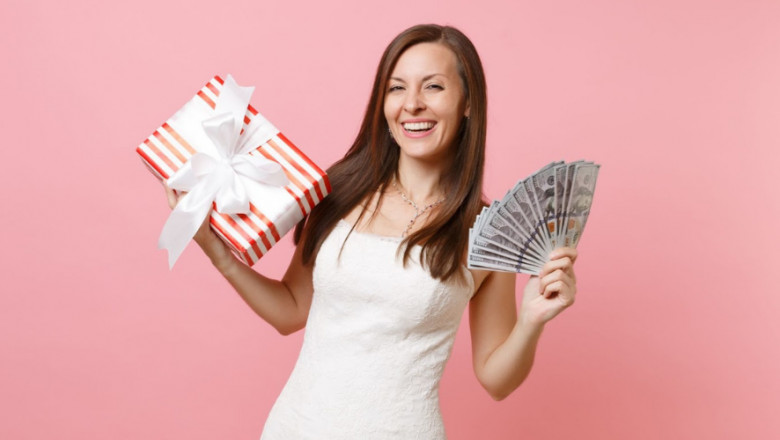 Cash vs. Non-Cash Incentives: All You Need to Know
