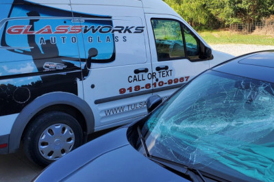 Types of glasses used on windshields by auto glass Tulsa garages