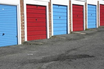 What You Should Know About Renting a Lockup Garage