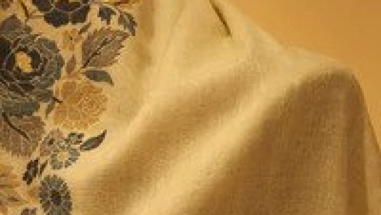 Buy Stylish And Comfortable showls | Long chiffon shawls
