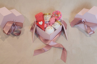 Make a personalised gift with an adjusted price