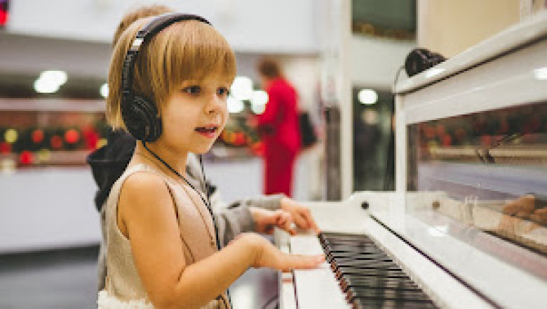 What are some of the most significant advantages of online music?