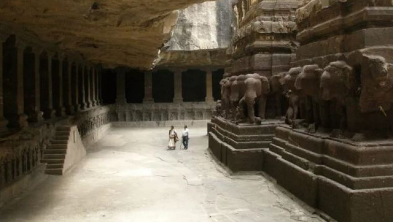Who built Ellora Caves and why?