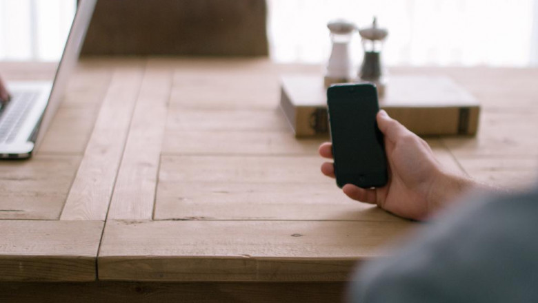 eleven texts to inform a girl shes attractive