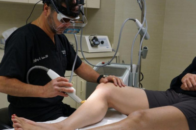 What type of Doctor treats veins issues?