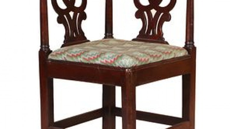 How to Arrange Antique Furniture in a Room