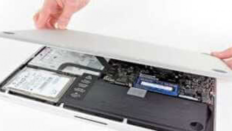 Apple MacBook Laptop Screen Replacement Service at UTMios-Solution