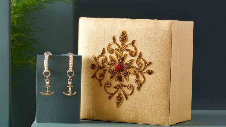 Send Karwa Chauth Gifts Online | Free Shipping | NRI Gifting
