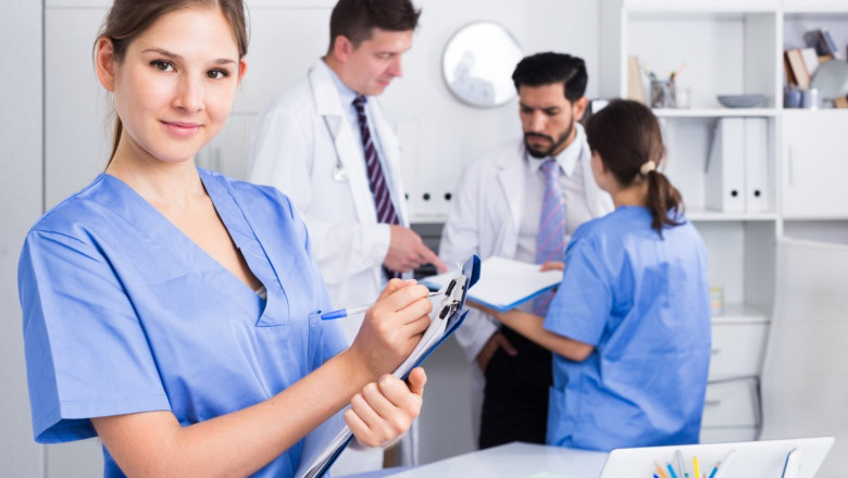 Why Should You Opt for Medical Assistant As A Career Option?