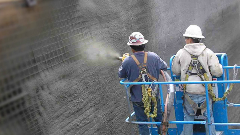 Placement and compacting of shotcrete take place simultaneously