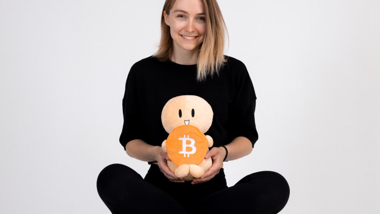 What does pump and dump mean in cryptocurrencies?