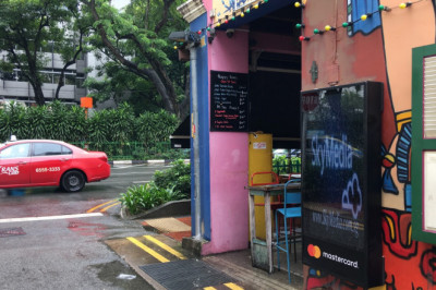 Digital signage player Singapore as electronic media broadcast for business development