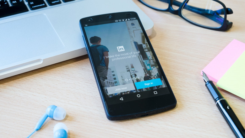 How do I make my LinkedIn profile noticeable to recruiters?
