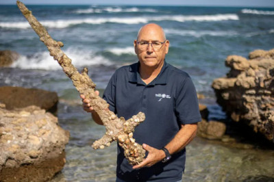 900 Year Old Crusader Sword Just Lying on the Sea Floor - ItsHistoria