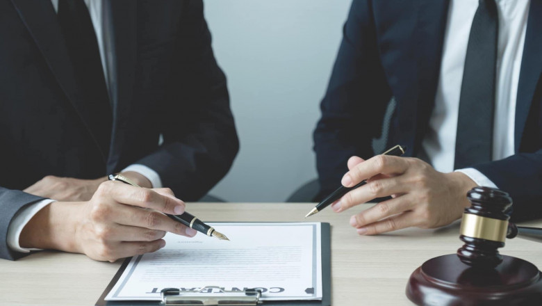 What Makes an Attorney and a Lawyer Different?