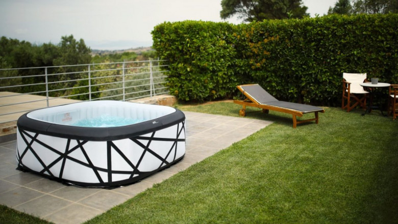 Choose comfort and affordability with the Lite Series hot tubs